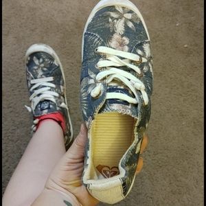 Roxy slip-on floral shoes